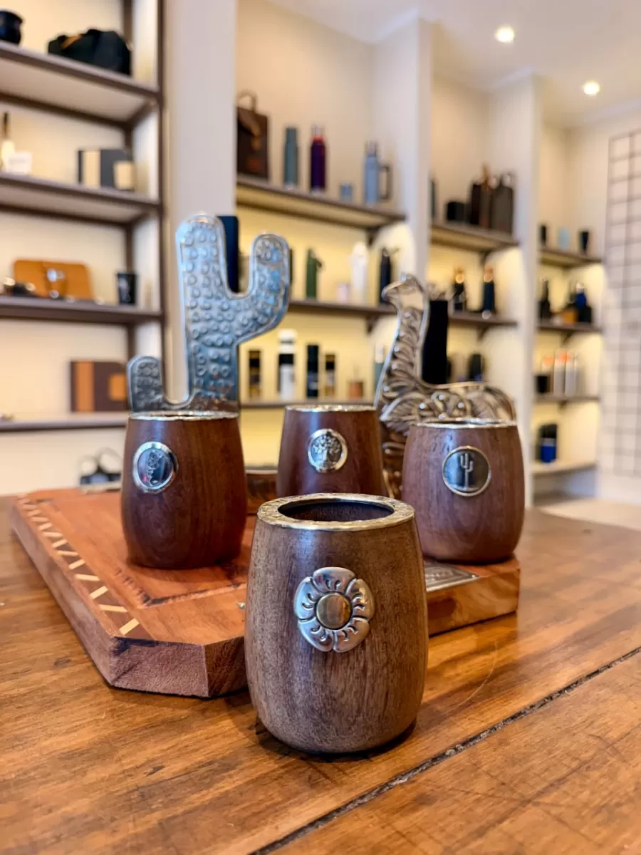 Mate Salteños e algarrobo con aplique